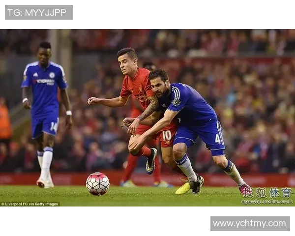 足球明星赛场吐舌挑衅引发热议球迷反应不一展现个性风采